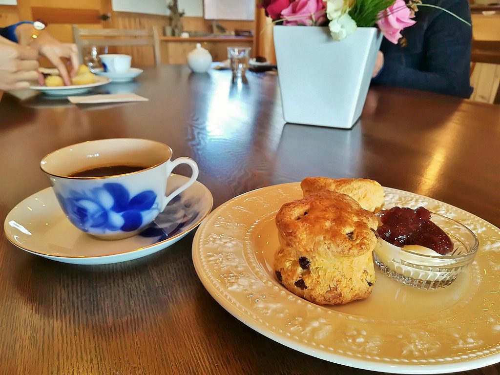 スコーンと紅茶