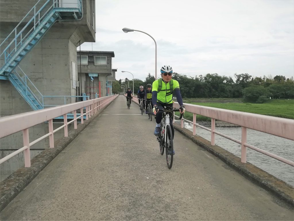 福岡堰と自転車