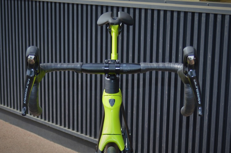 Madone SL6のハンドル周り